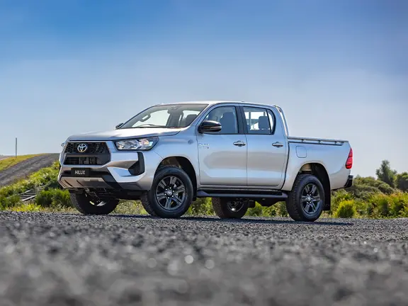 2024 toyota hilux front end