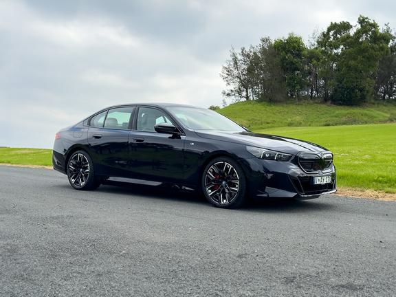 Bmw i5 m60 xdrive feature