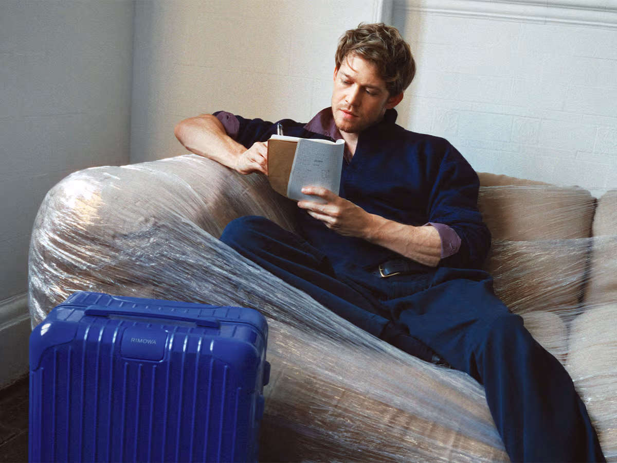 Rimowa ultramarine and umber collection 0005 rimowa essential umber ultramarine campaign still joe alwyn hr 16x9 08