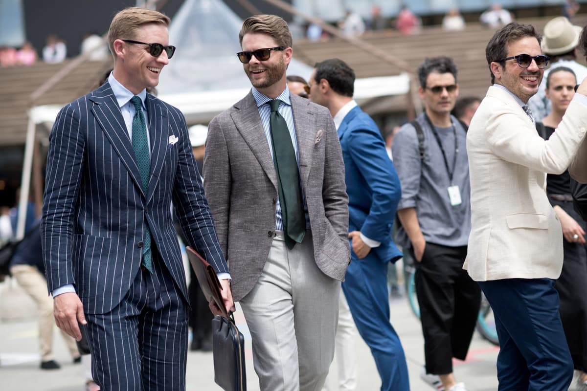 wear a mens suit in summer