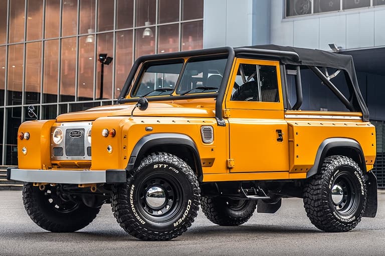 Land Rover Defender 90 FLYING HUNTSMAN