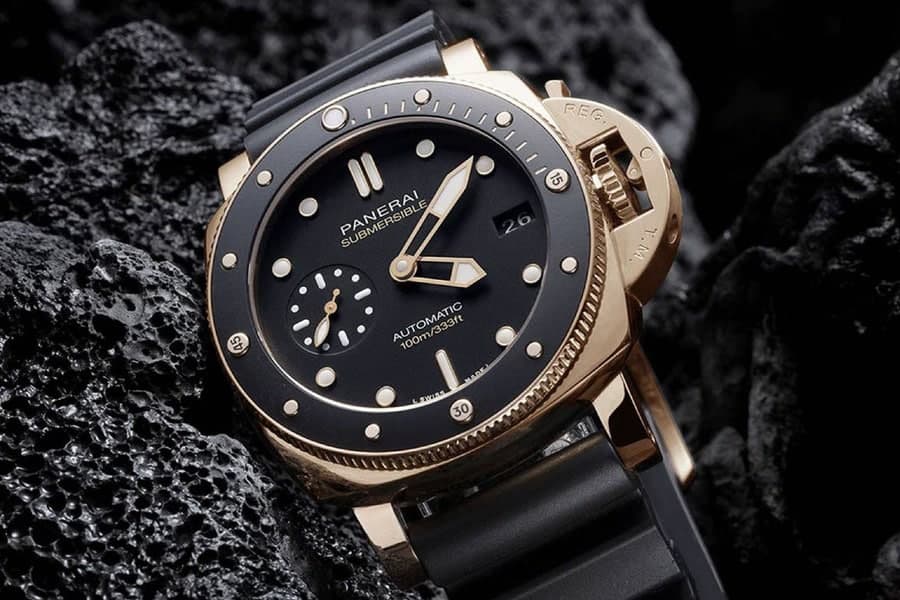 Dial of Panerai Submersible Goldtech 42 watch