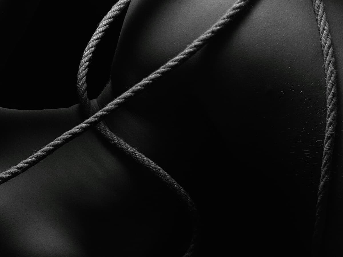 Beginner Bondage Tips | Image: Alexander Krivitskiy