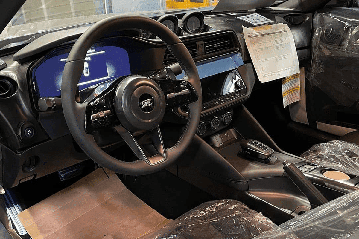 Nissan 400z leak interior