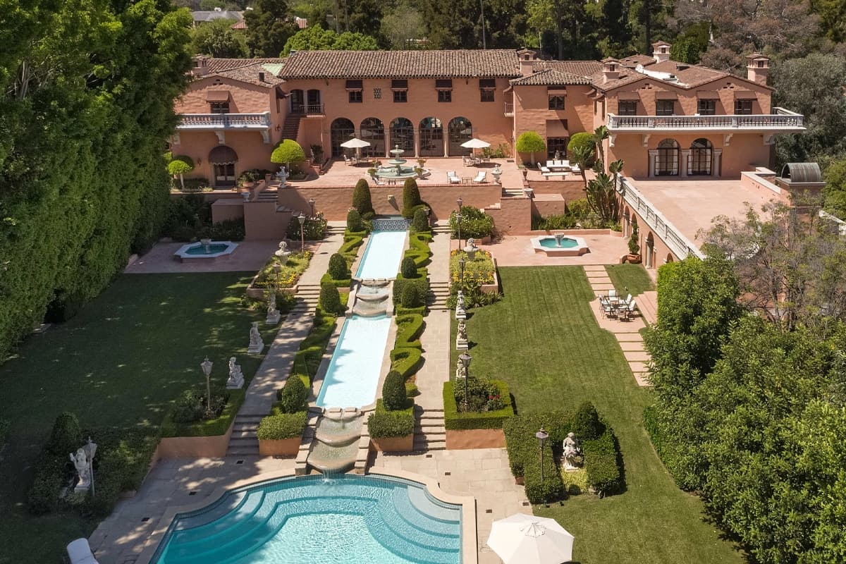 William randolph hearsts l a mansion 1 png