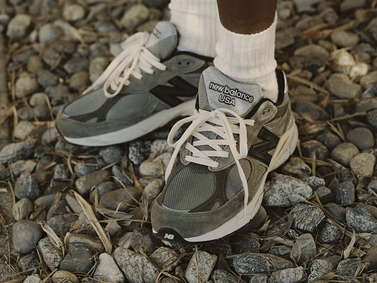 Jjjjound x new balance 990v3 olive on foot