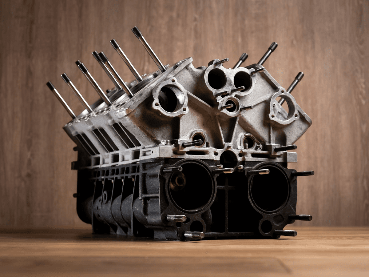Mclaren mp4 2 f1 engine block side