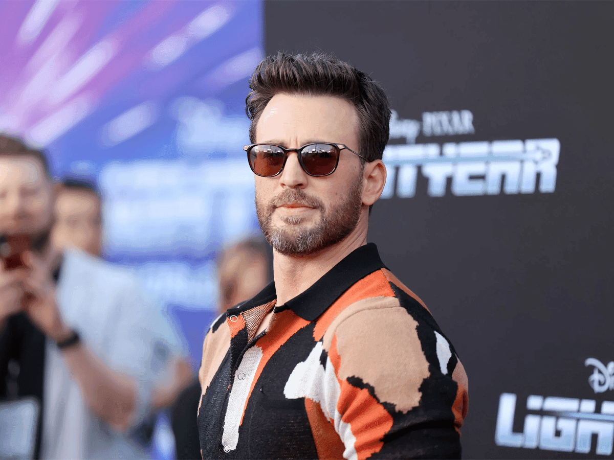 Chris evans on red carpet jesse grant