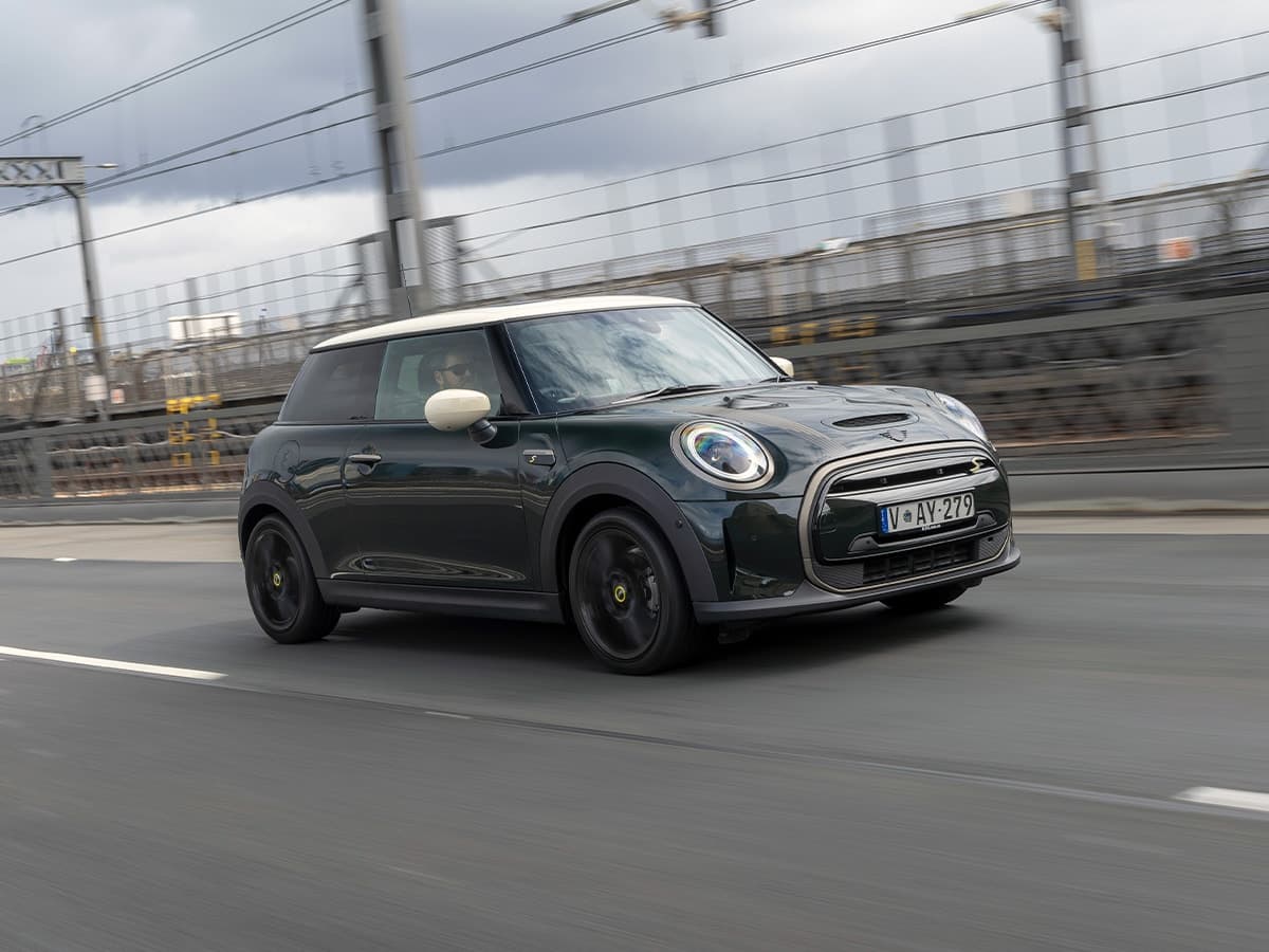 2022 mini hatch electric resolute feature