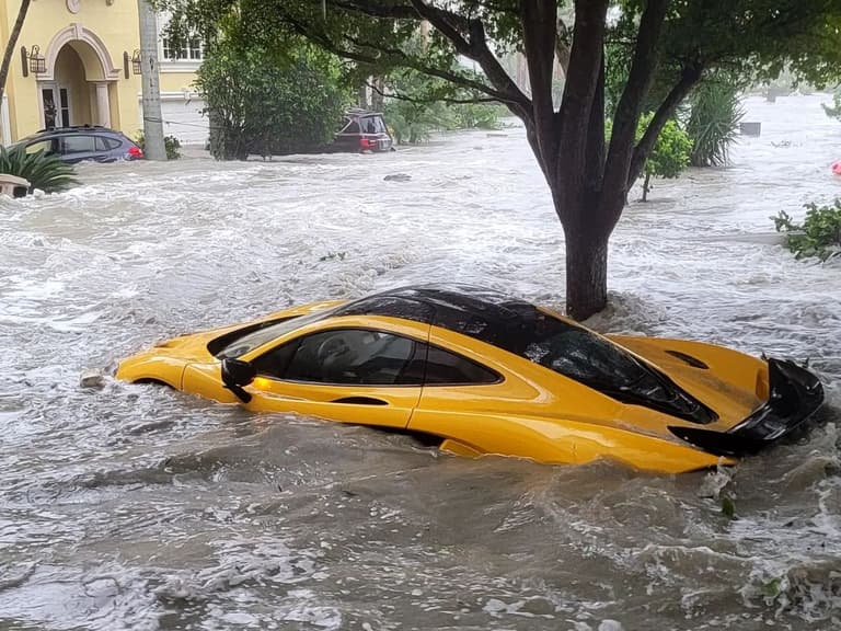 Mclaren p1 drowned by hurricane 1