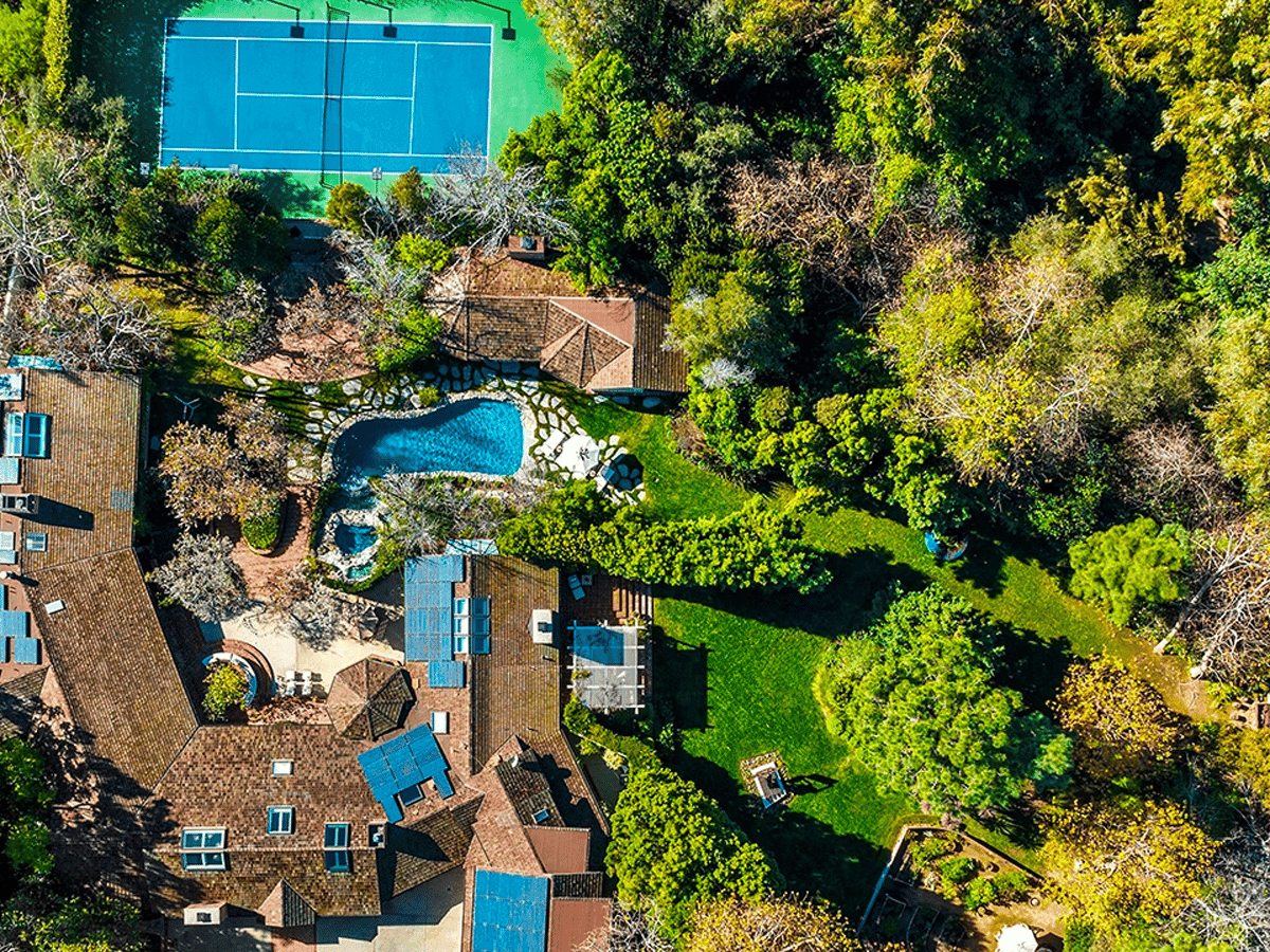 Jim Carrey Lists Brentwood home
