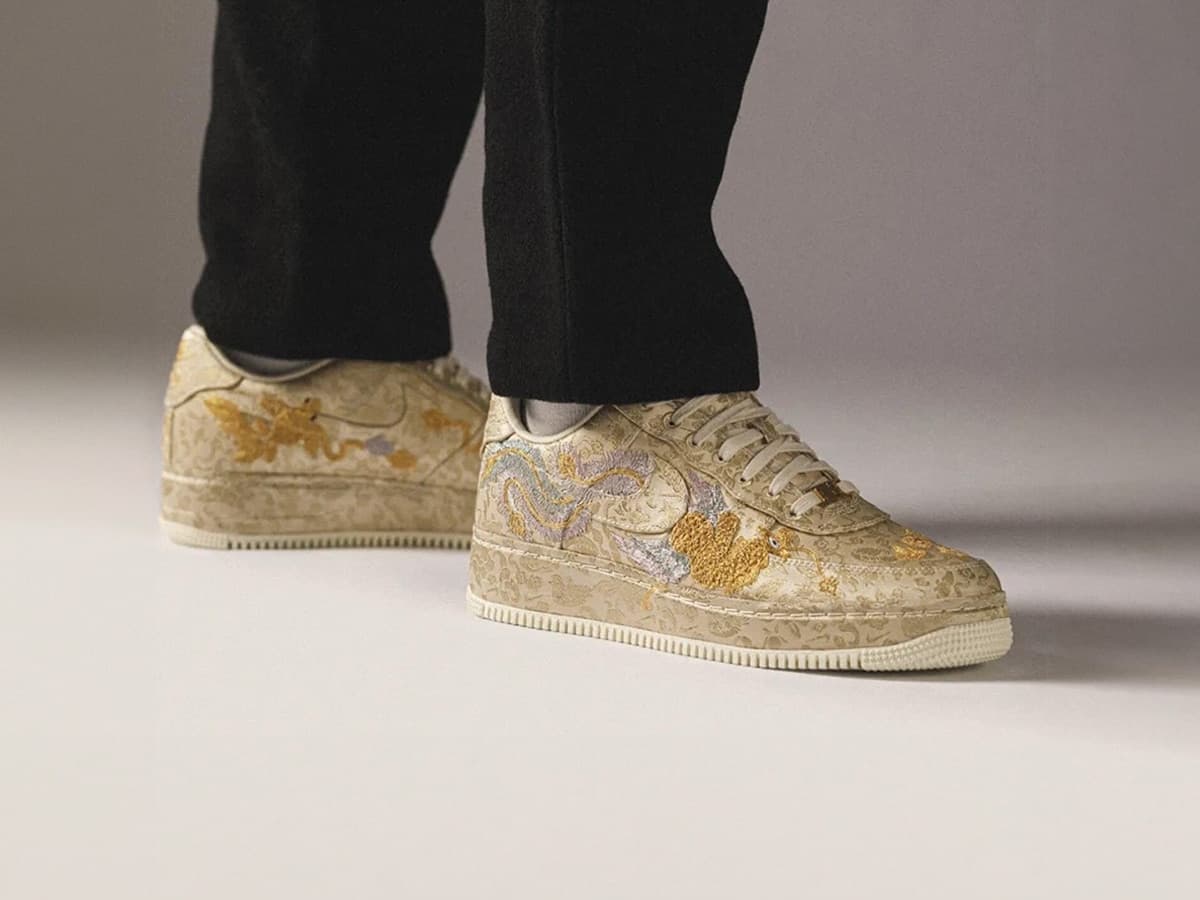 Year of the dragon air force 1 on foot