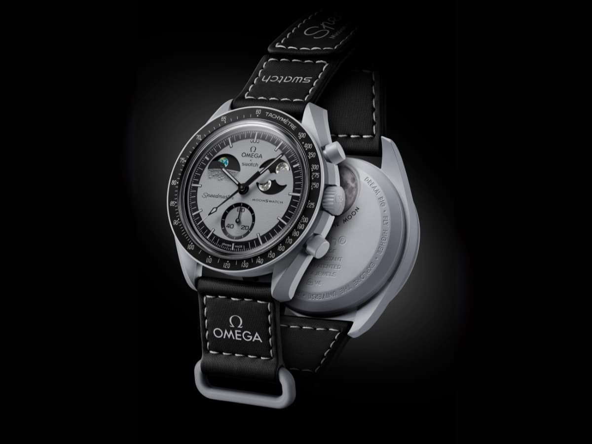 Moonswatch mission to earthphase feature