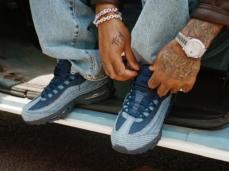 Levi’s® x nike air max 95 denim on foot
