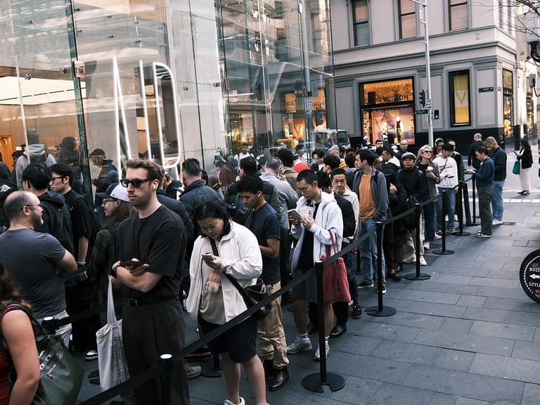 First iphone 17 customers in sydney 7