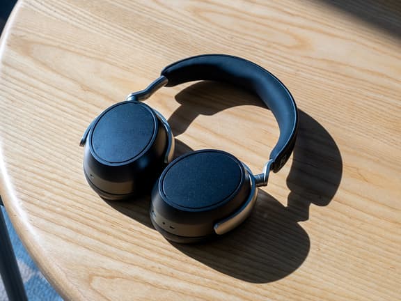 Sennheiser hdb 630 review on table