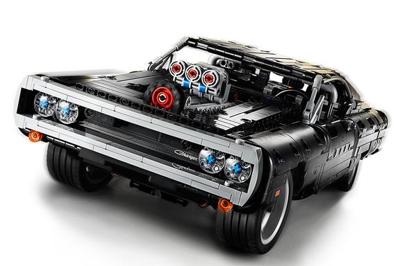 DOM's Lego Technic Dodge Charger front