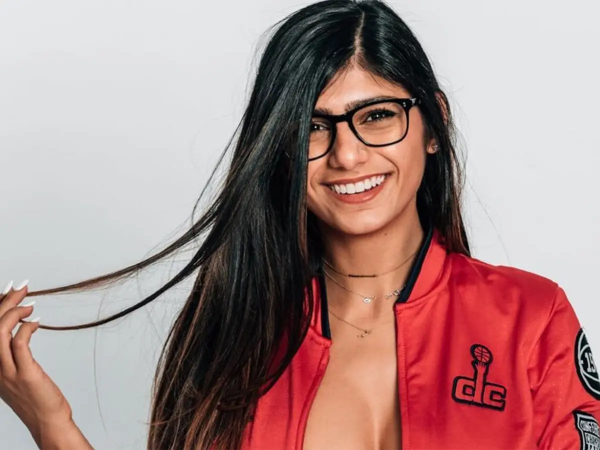 Mia Khalifa wearing glasses