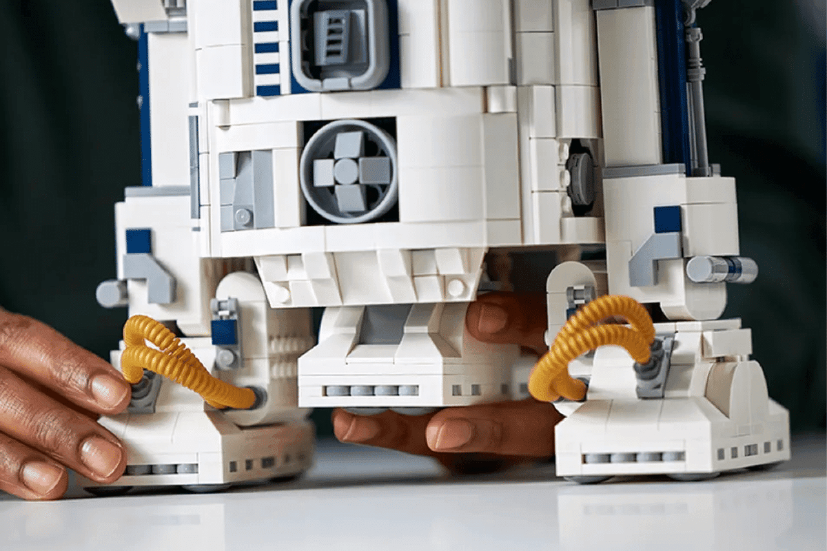 Lego r2d2 on the move