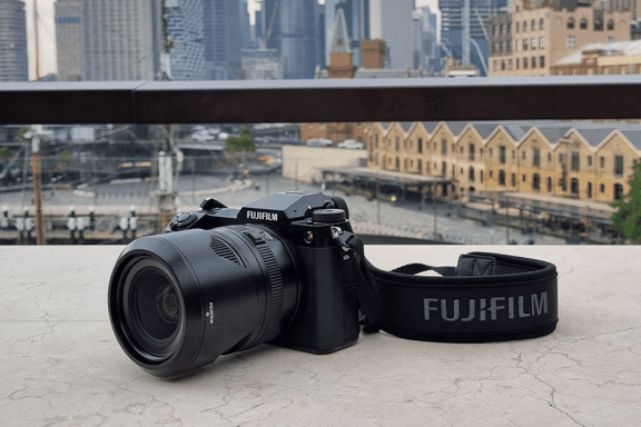 Fujifilm gfx100s hand on