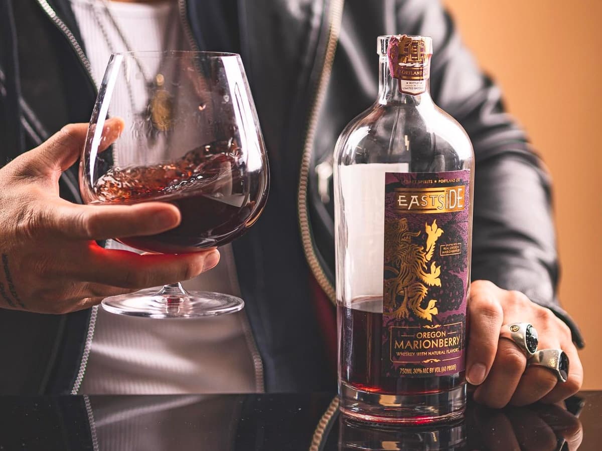 2 eastside distilling oregon marionberry whiskey