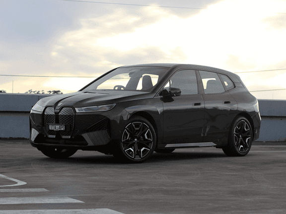 2022 bmw ix xdrive50 front feature 2