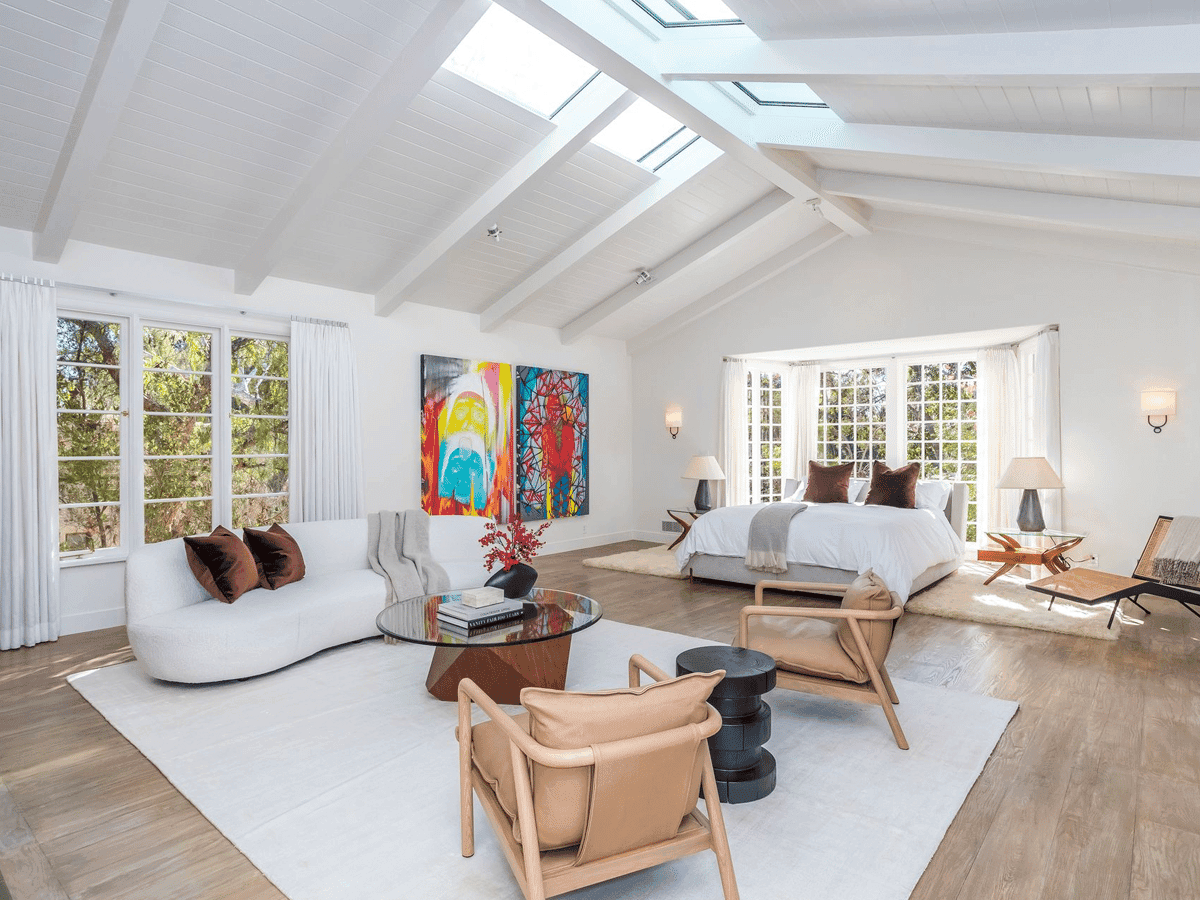 Jim Carrey Lists Brentwood home