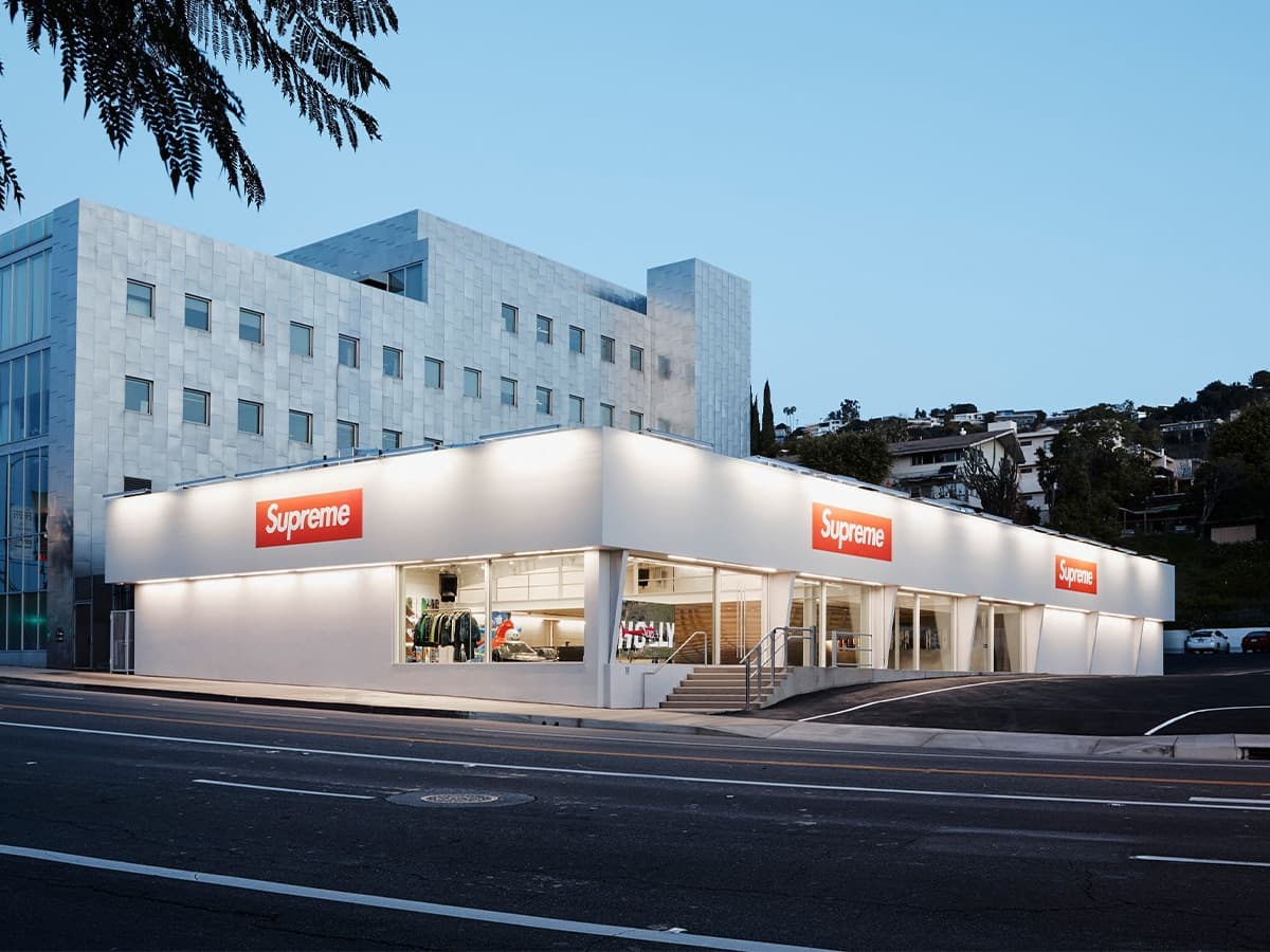 Supreme los angeles store from the outside during the day