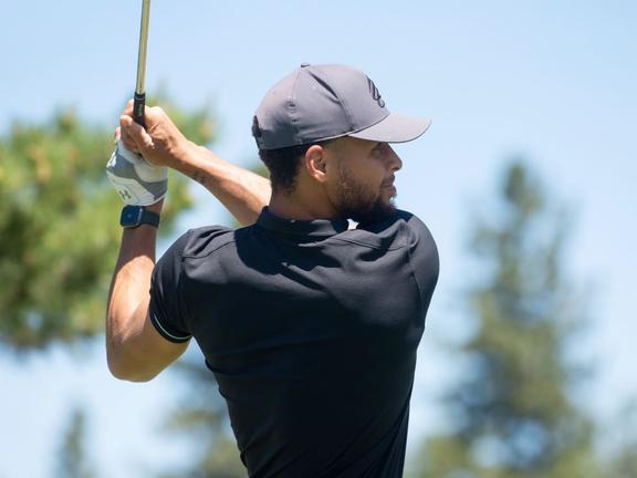 Steph Curry golfing | Image: David Calvert/Getty Images