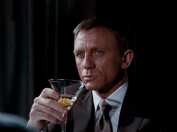 Daniel Craig as James Bond enjoying a Vesper Martini in 'Casino Royale' (2003) | Image: MGM Grand