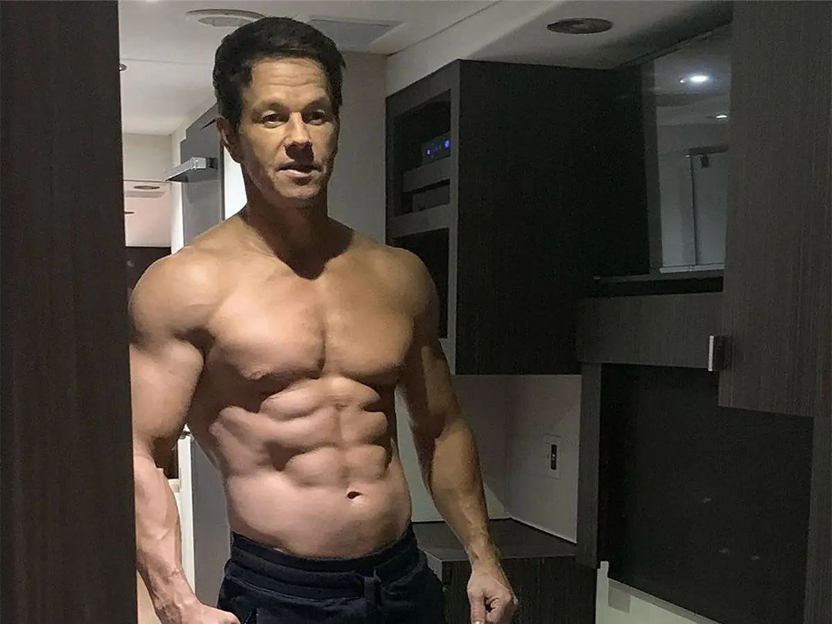Mark Wahlberg in a mirror shirtless