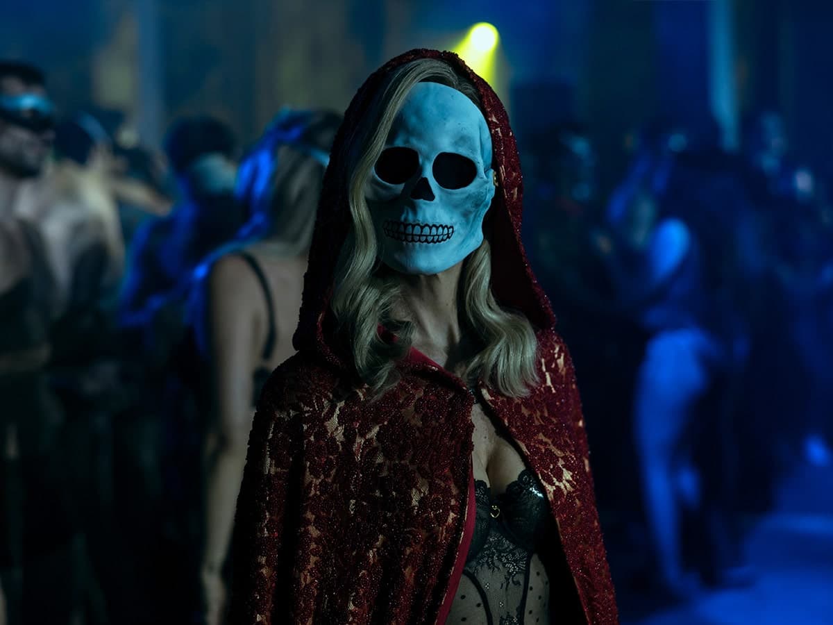 Carla Gugino in 'The Fall of the House of Usher' (2023) | Image: Netflix