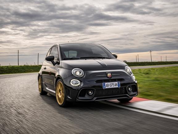 Abarth 695 75° anniversario front on track feature