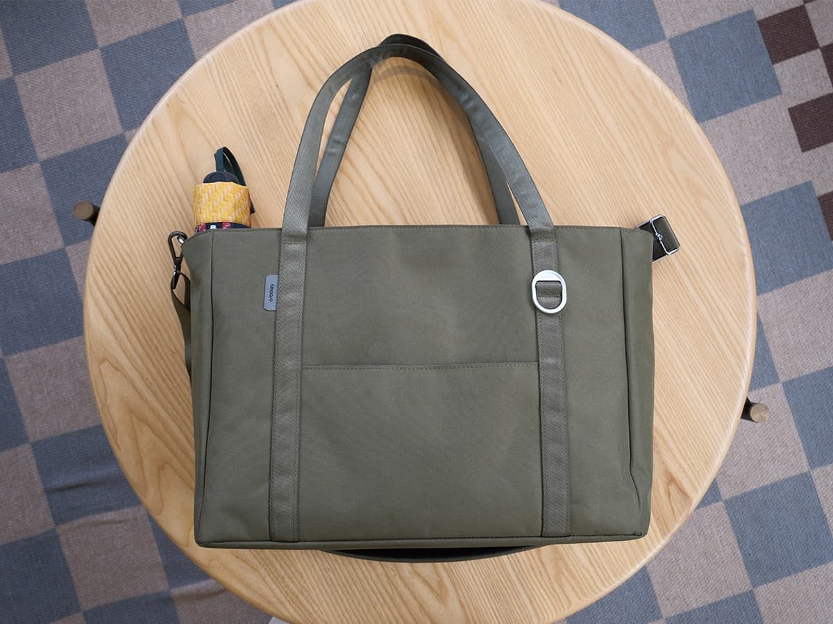 Orbit key daily tote on table