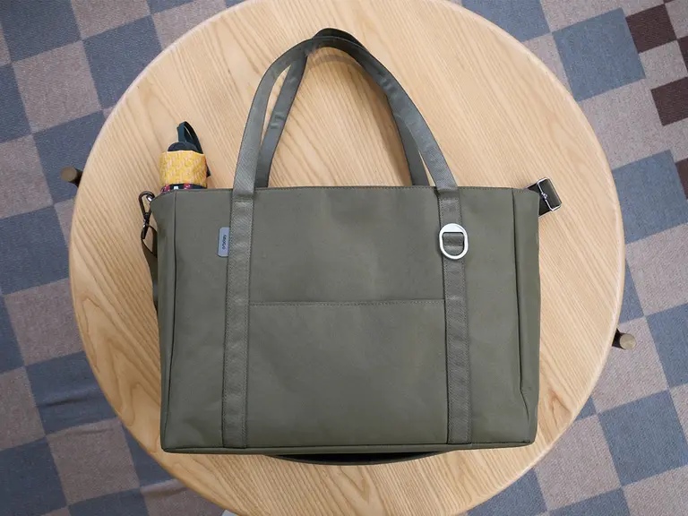 Orbit key daily tote on table