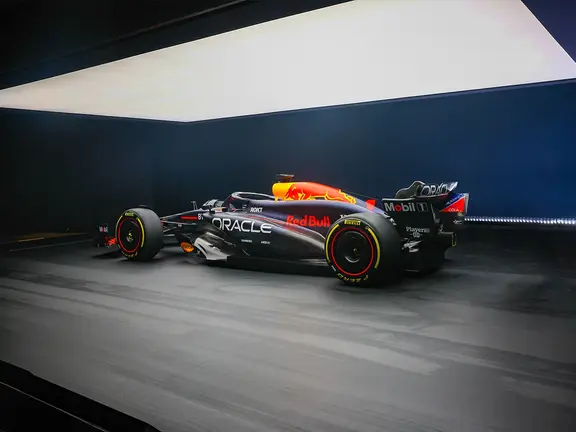 Full scale oracle red bull racing rb20 f1 car