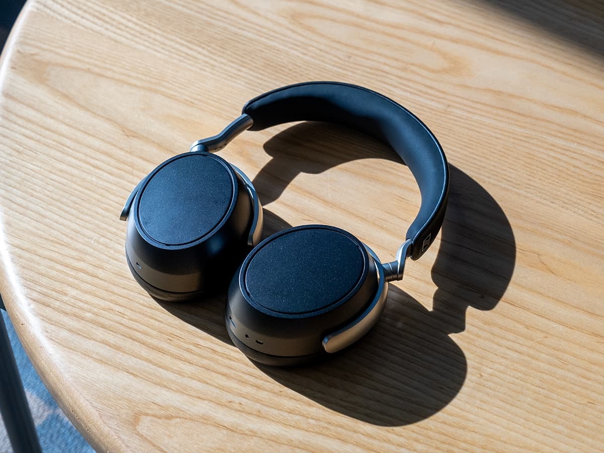 Sennheiser hdb 630 review on table