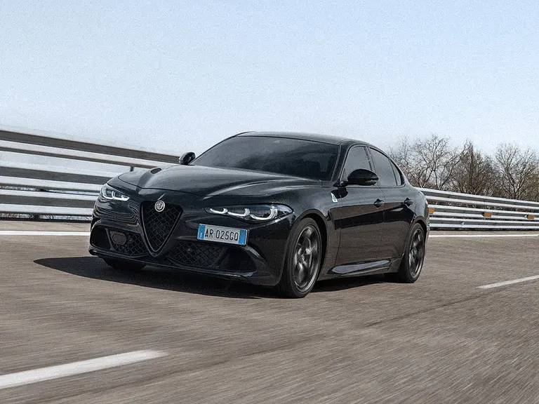 Alfa romeo giulia quadrifoglio estrema feature