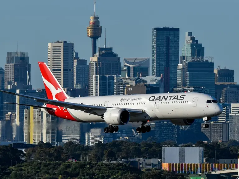Qantas 787 arriving in sydney unsplash david syphers