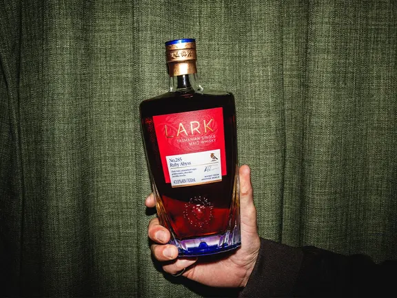 Lark red abyss in hand