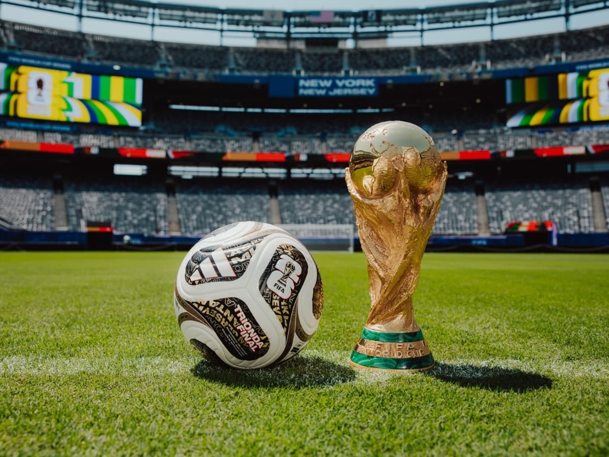 Adidas trionda final official world cup match ball 2