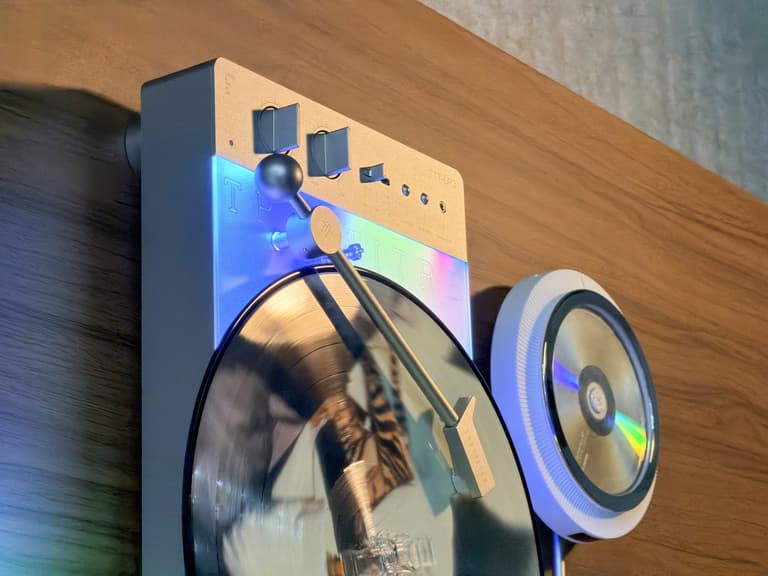 TRETTITRE Retro Wall-Mounted Ambient Audio System by TRETTITRE