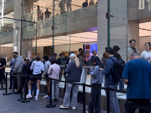 Iphone in sydney line 0007 img 8991