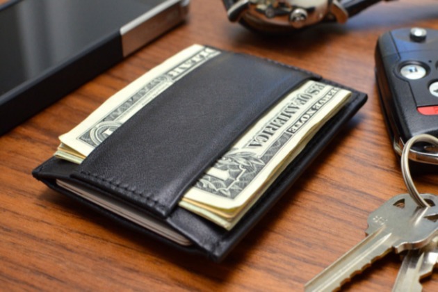 Minimalist Wallet by Capsule | Man of Many