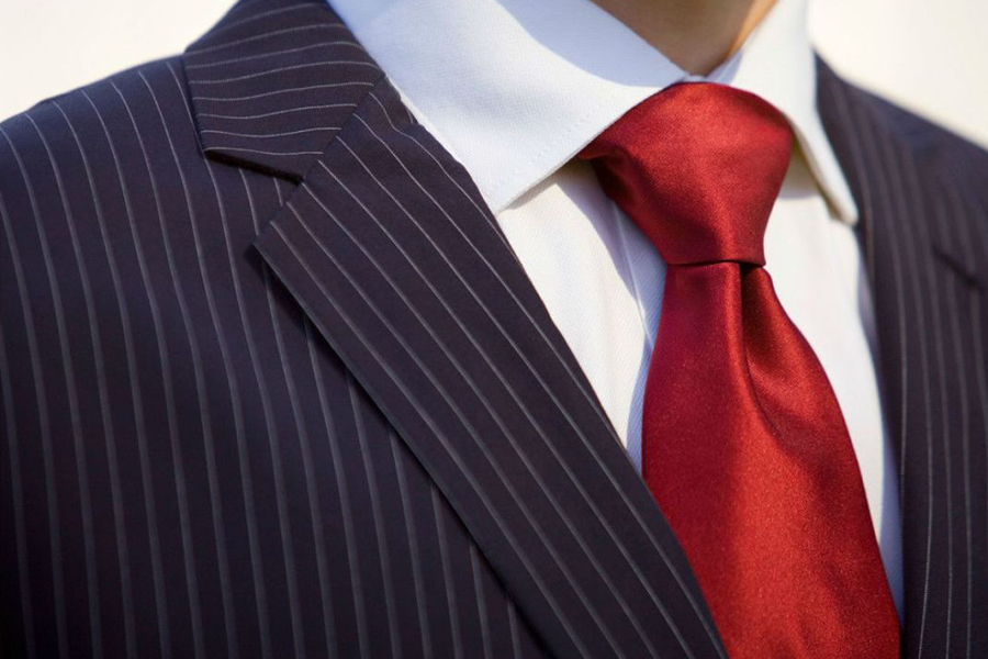 Man wearing a red Full Windsor tie