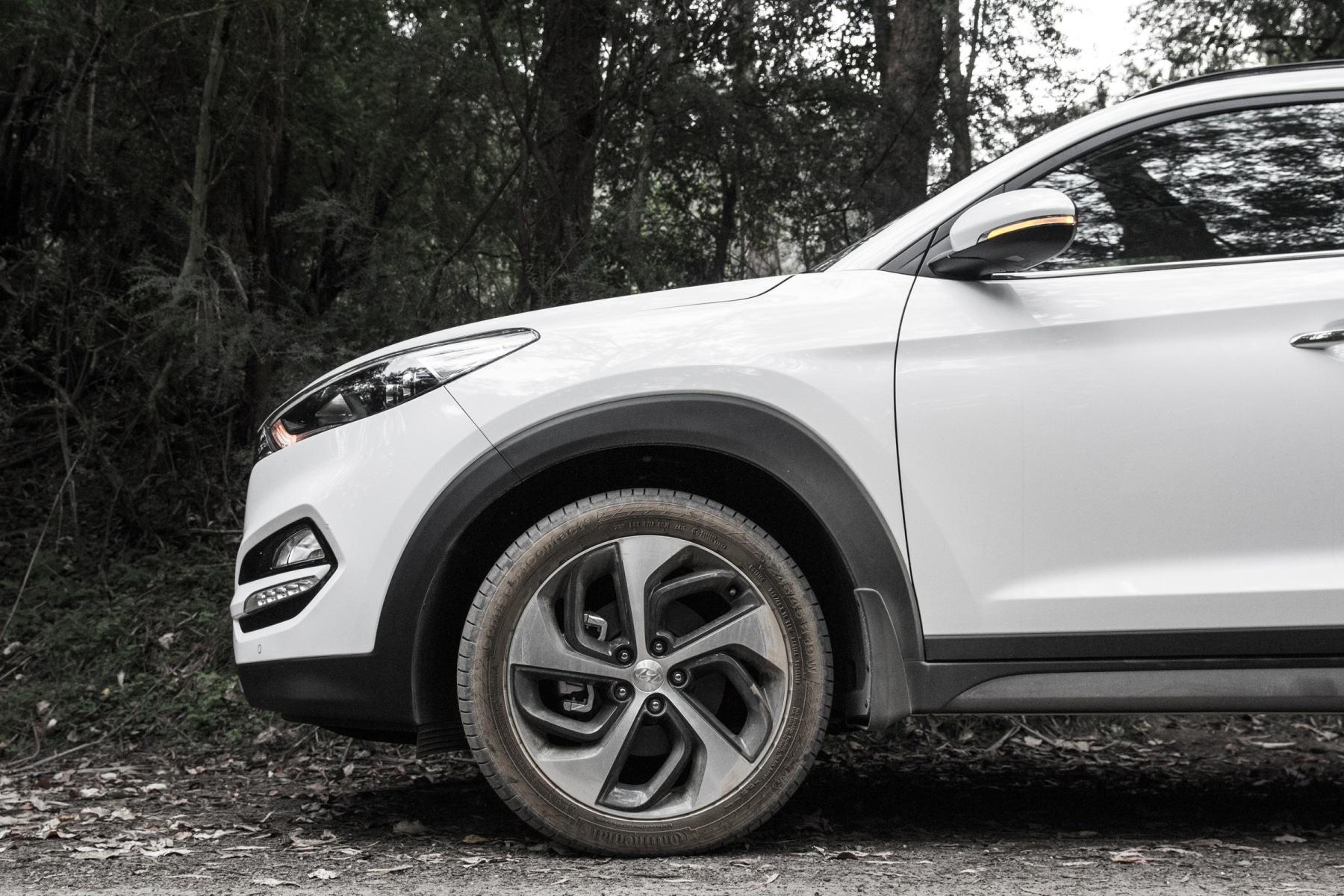 wheel of hyundai tucson suv 