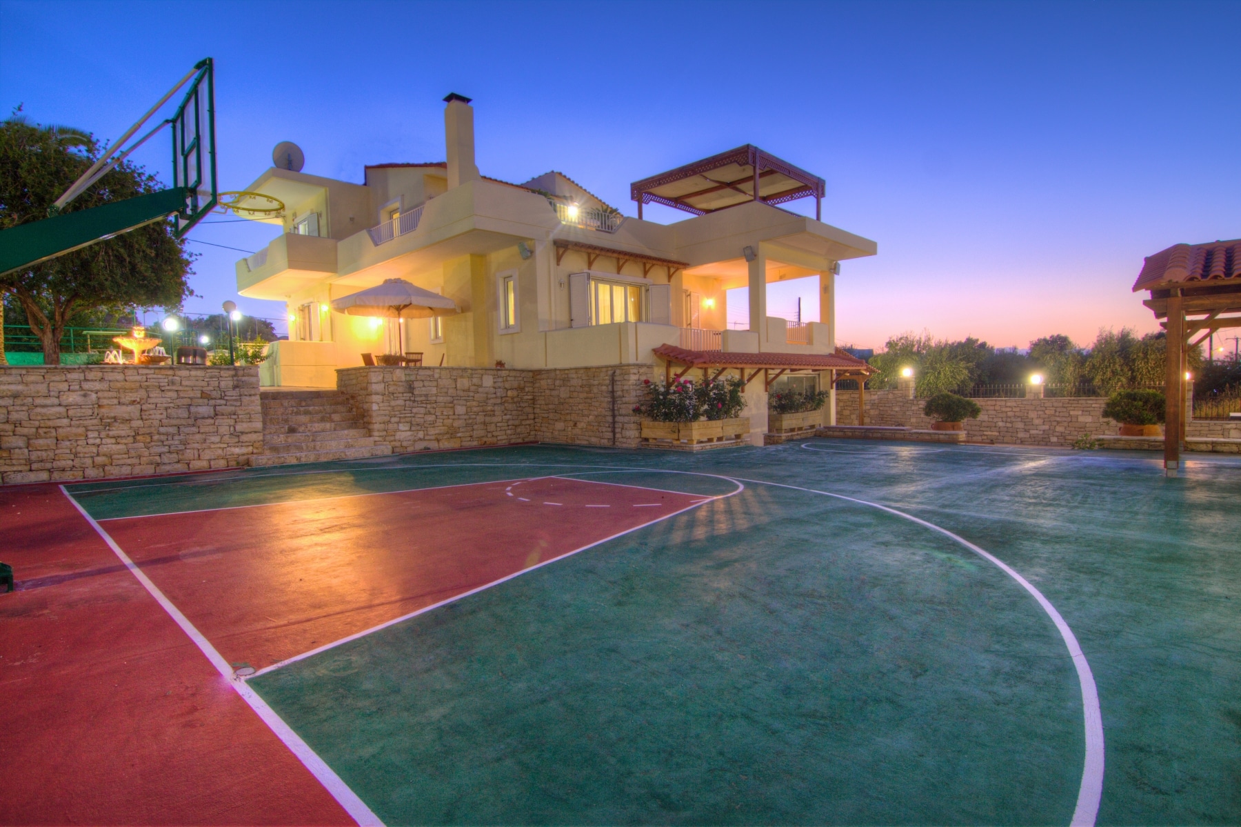 Luxurious Indoor Outdoor Court - Rent a private basketball court in  Lawrence, New York - Swimply