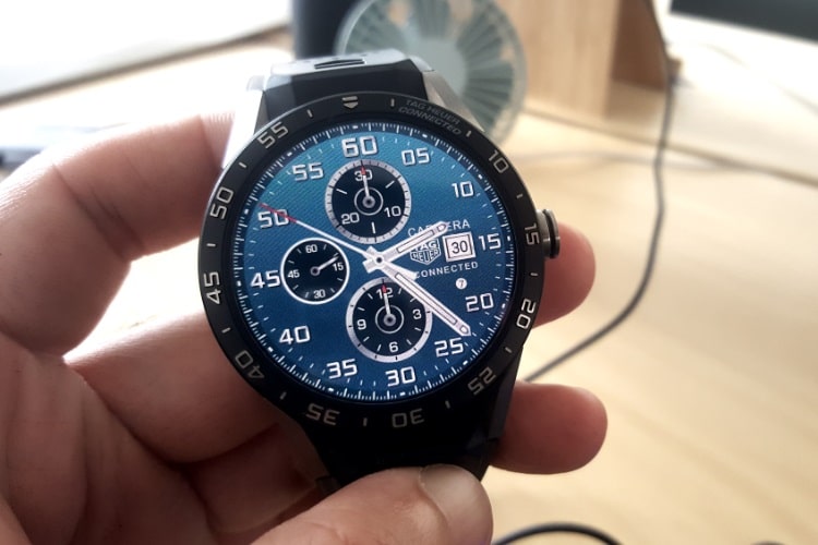 tag heuer connected in the hand
