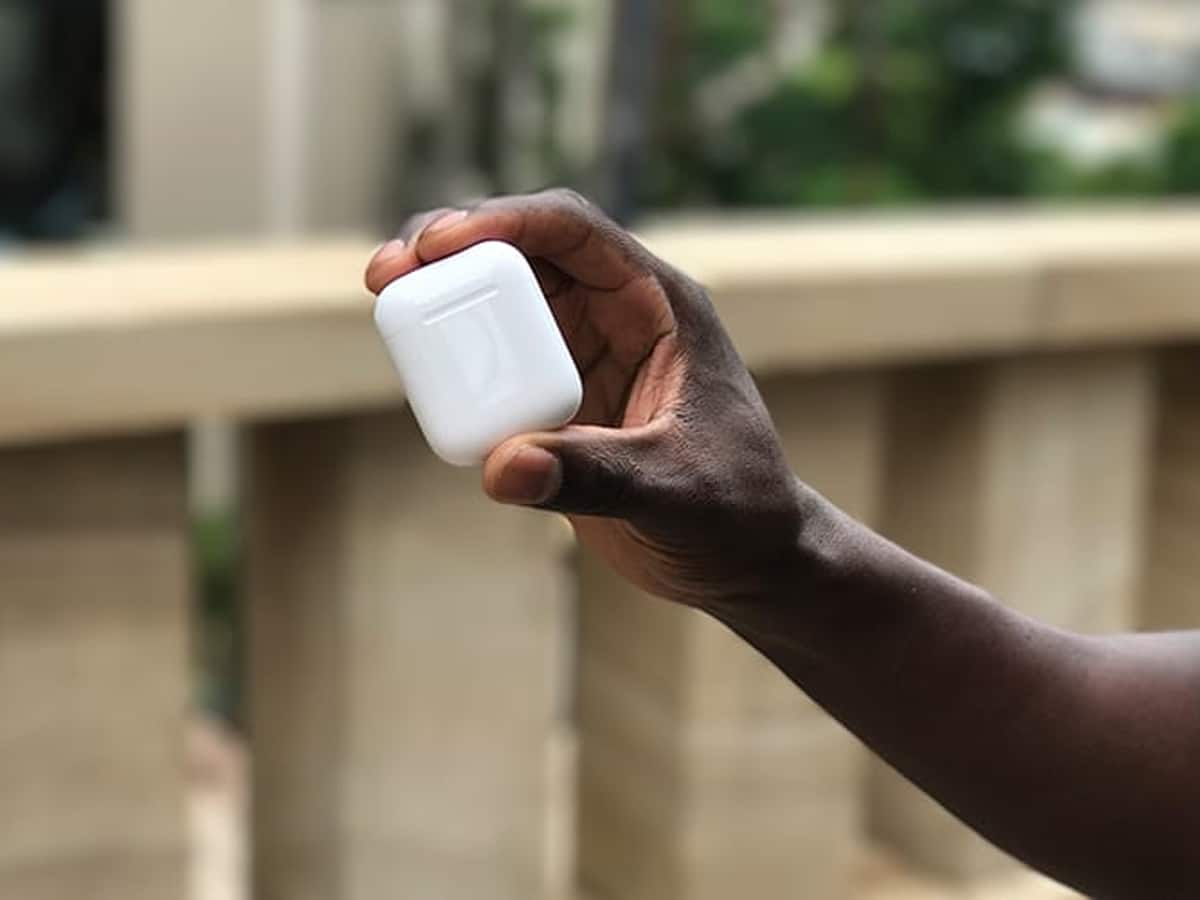 Apple AirPods (1st Generation) | Image: Man of Many