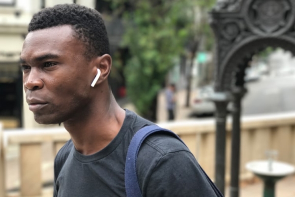 4 Things I Learned From Wearing Apple Airpods | Man of Many